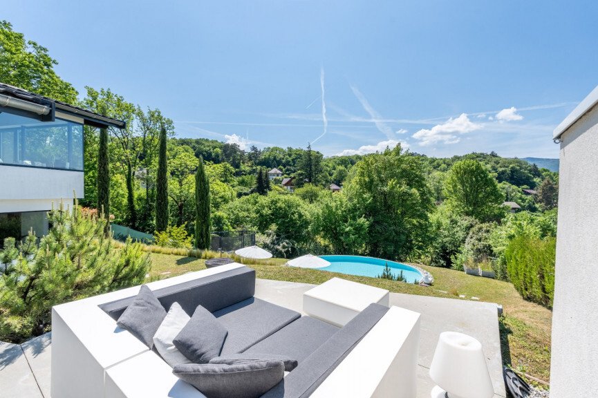 Estate in Menthon-Saint-Bernard, Auvergne-Rhône-Alpes, France 4 - 18110868
