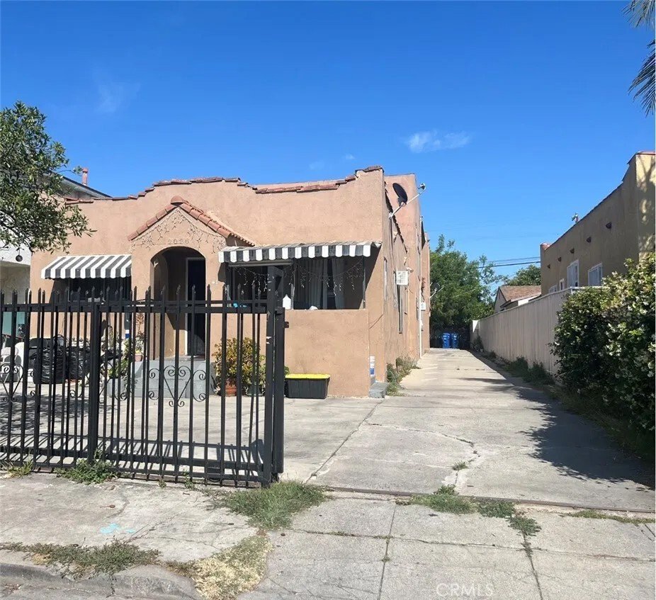 Los Angeles, CA, United States 1 - 18112856
