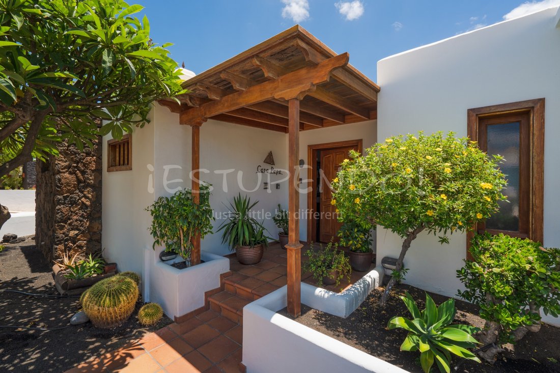 Villa in Arrecife, Canary Islands, Spain 2 - 18114743