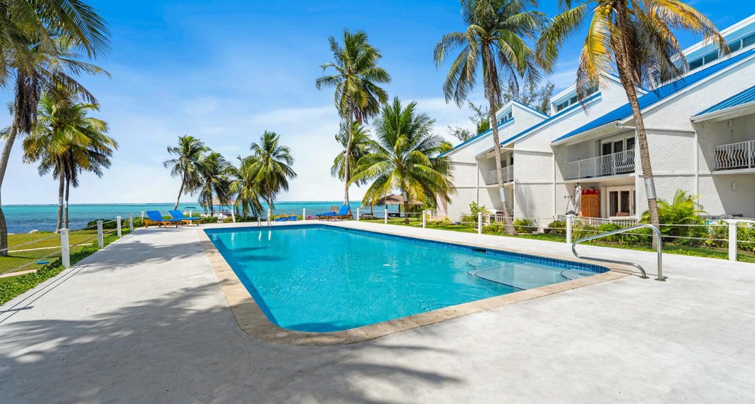 Apartment in George Town, George Town, Cayman Islands 4 - 18112536