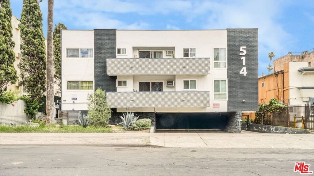 Los Angeles, California, United States 3 - 18112646