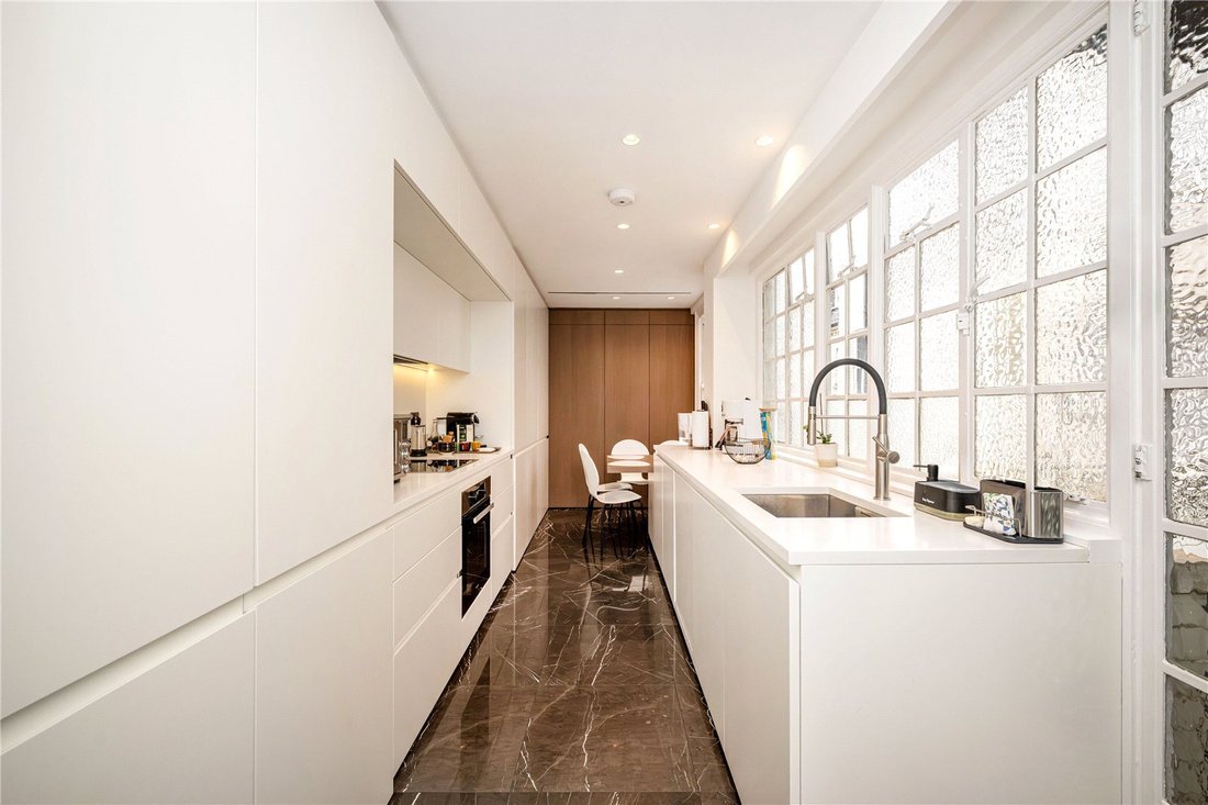 Apartment in Mayfair, Westminster, England 3 - 18110690
