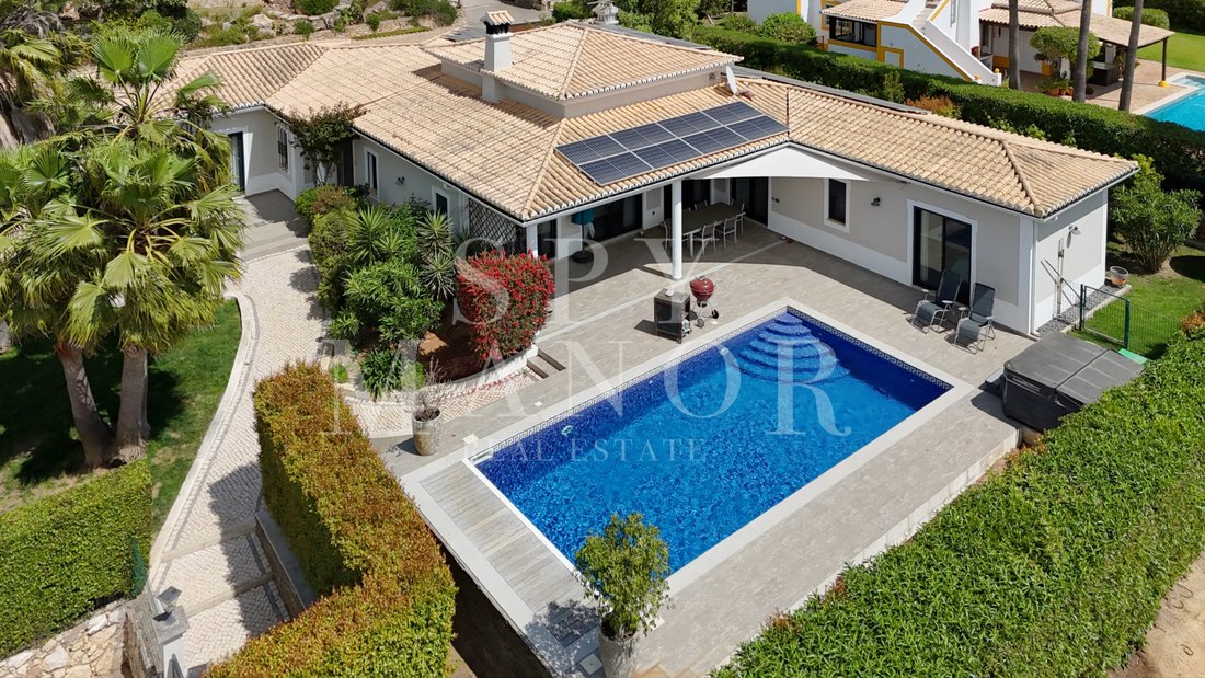 Villa in Lagoa e Carvoeiro, Algarve, Portugal 1 - 18114745