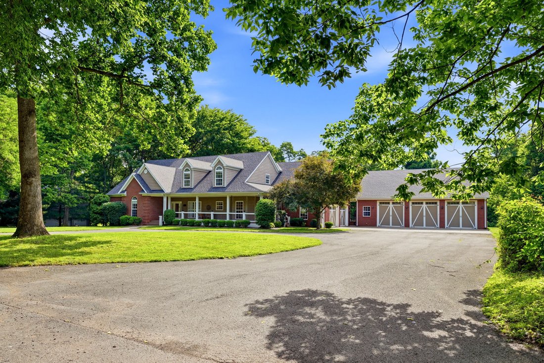 House in Prospect, Kentucky, United States 2 - 18111105