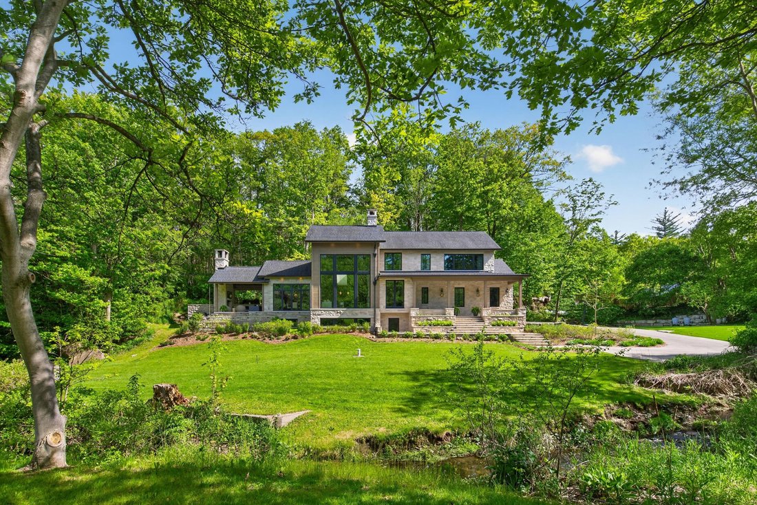 Estate in Hamilton, Ontario, Canada 1 - 18109960
