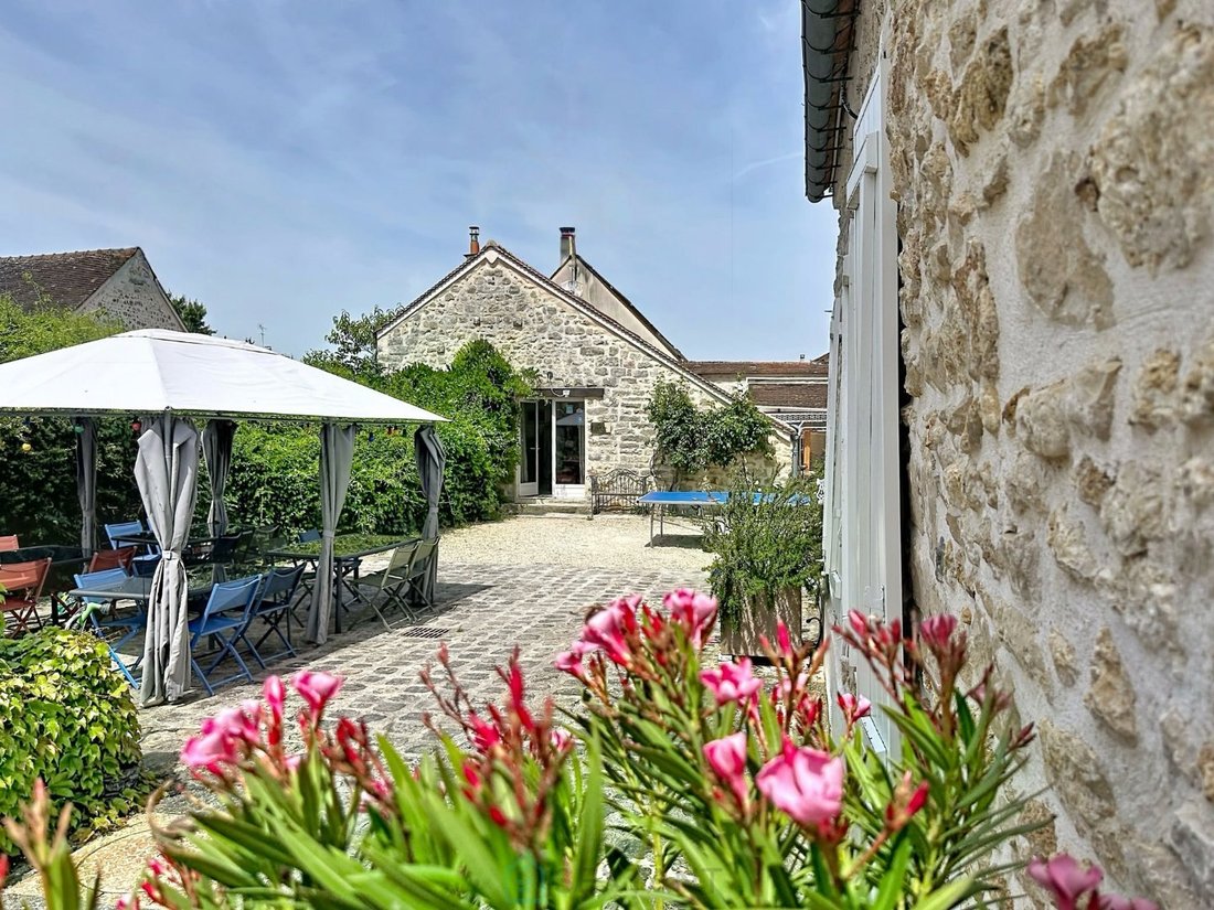 Estate in Fontainebleau, Ile-de-France, France 4 - 17283845