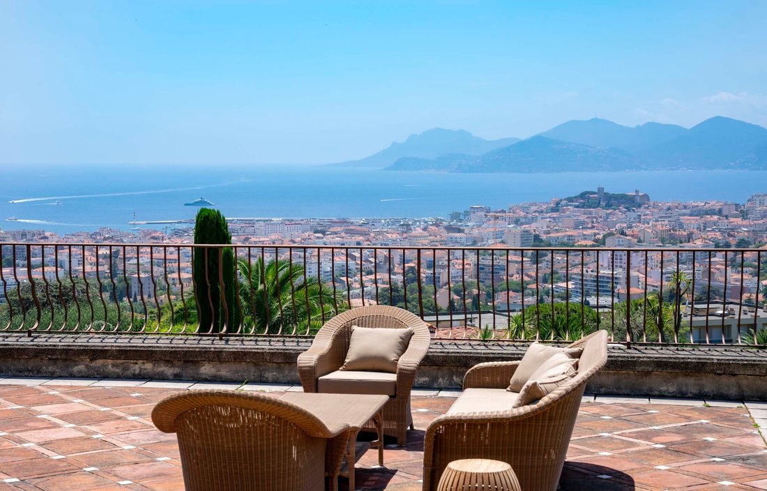 House in Saint Nicolas, Cannes, France 2 - 18115872