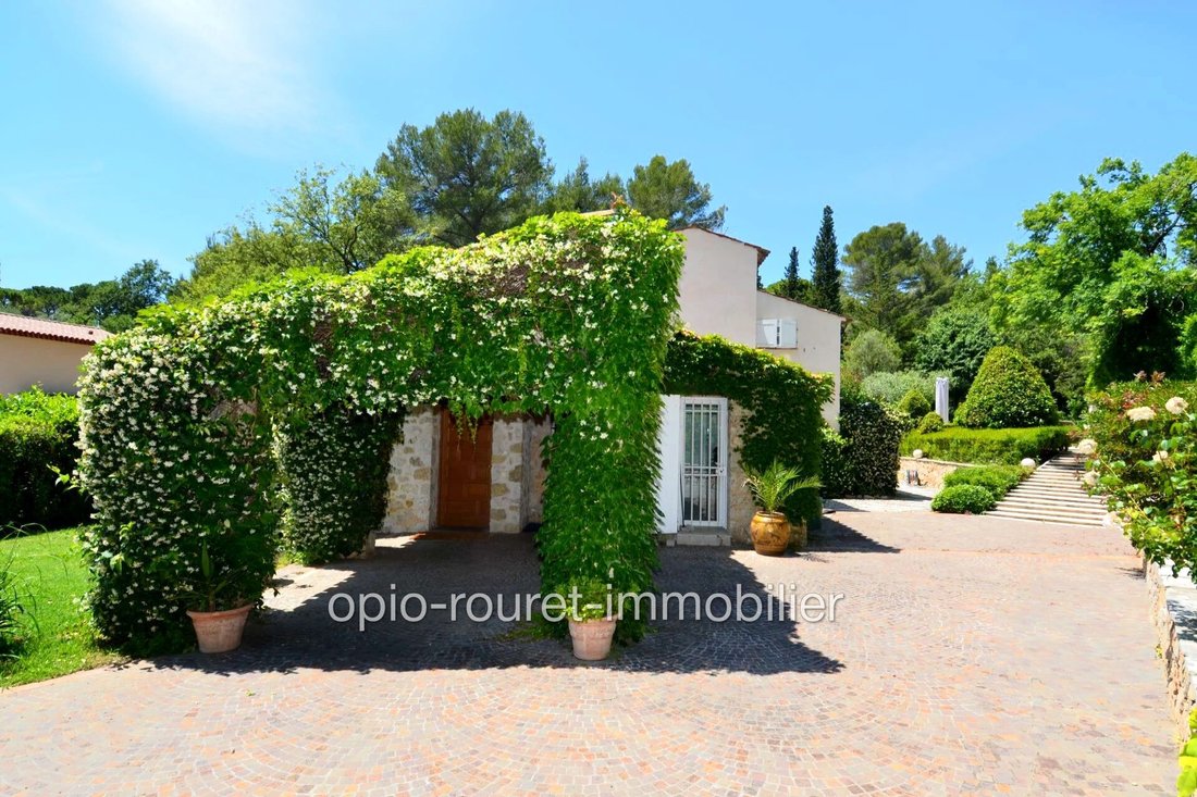 Villa in Châteauneuf-Grasse, Provence-Alpes-Côte d'Azur, France 2 - 18116627
