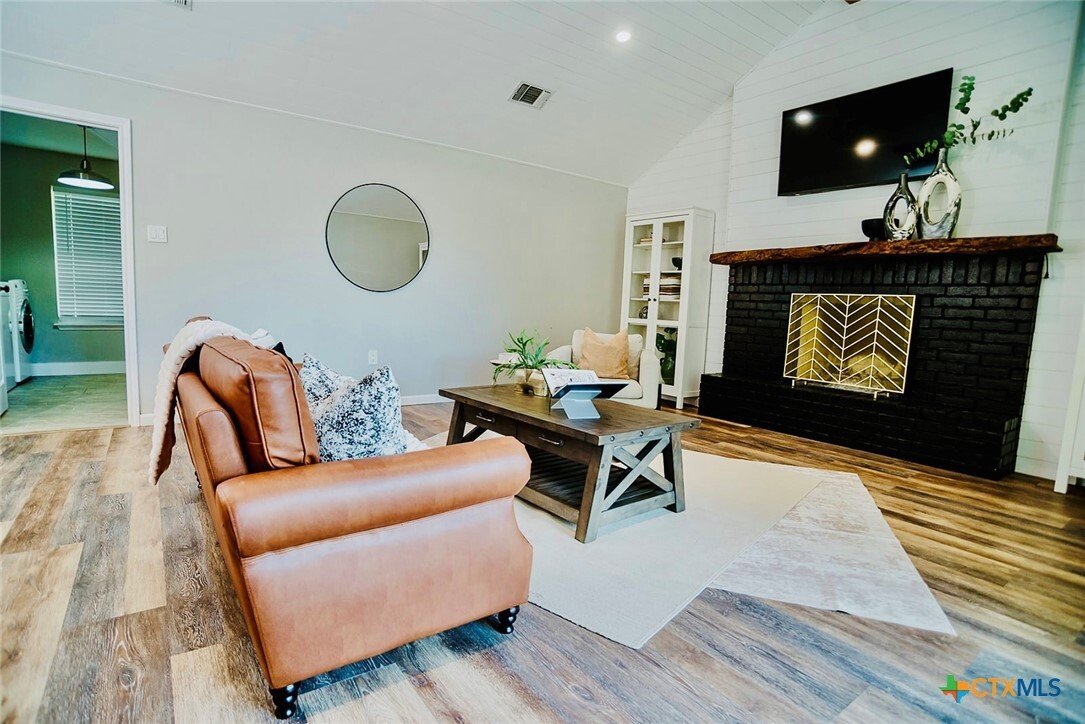 House in Seguin, Texas, United States 5 - 18116220
