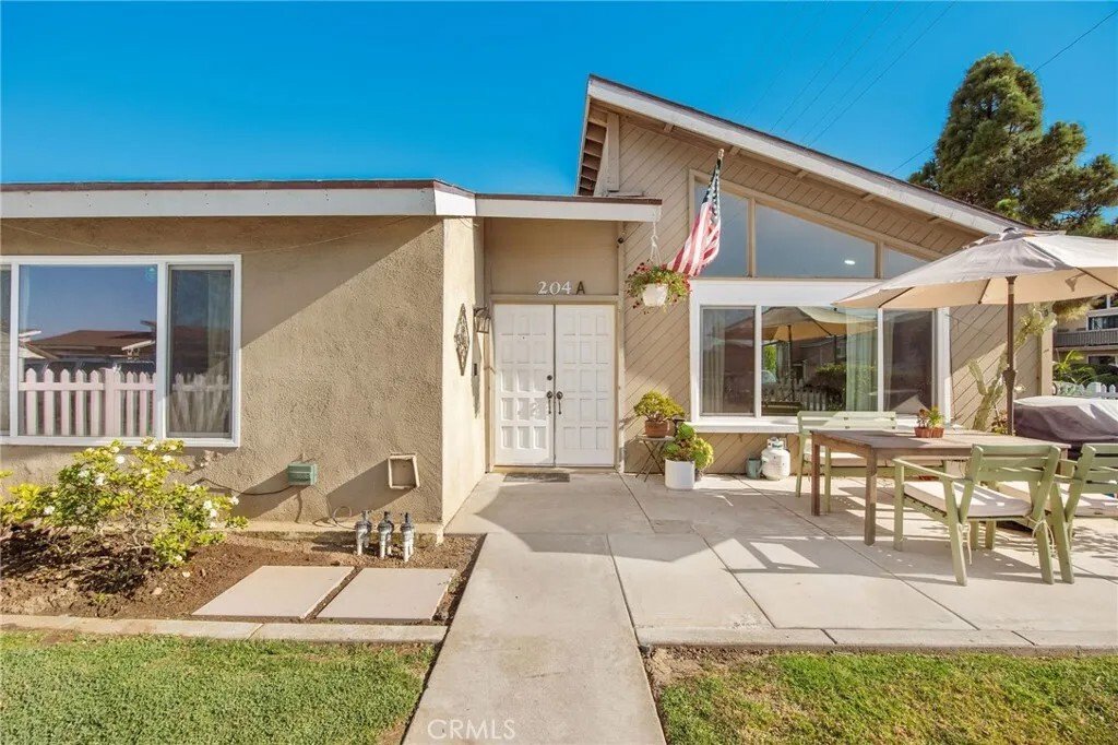 Huntington Beach, California, United States 1 - 18116340
