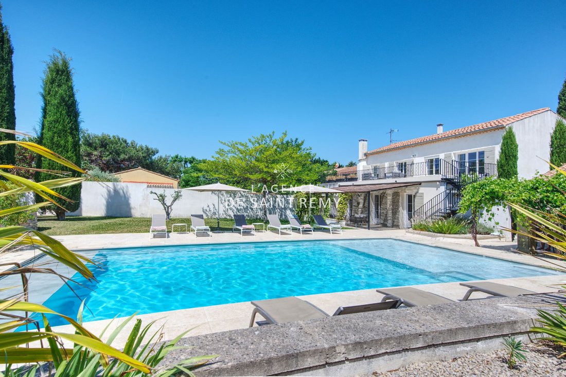 Villa in Saint-Rémy-de-Provence, Provence-Alpes-Côte d'Azur, France 1 - 15656905