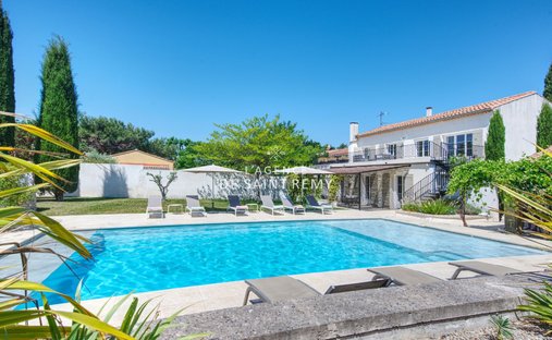 Villa in Saint-Rémy-de-Provence, Provence-Alpes-Côte d'Azur, France 1