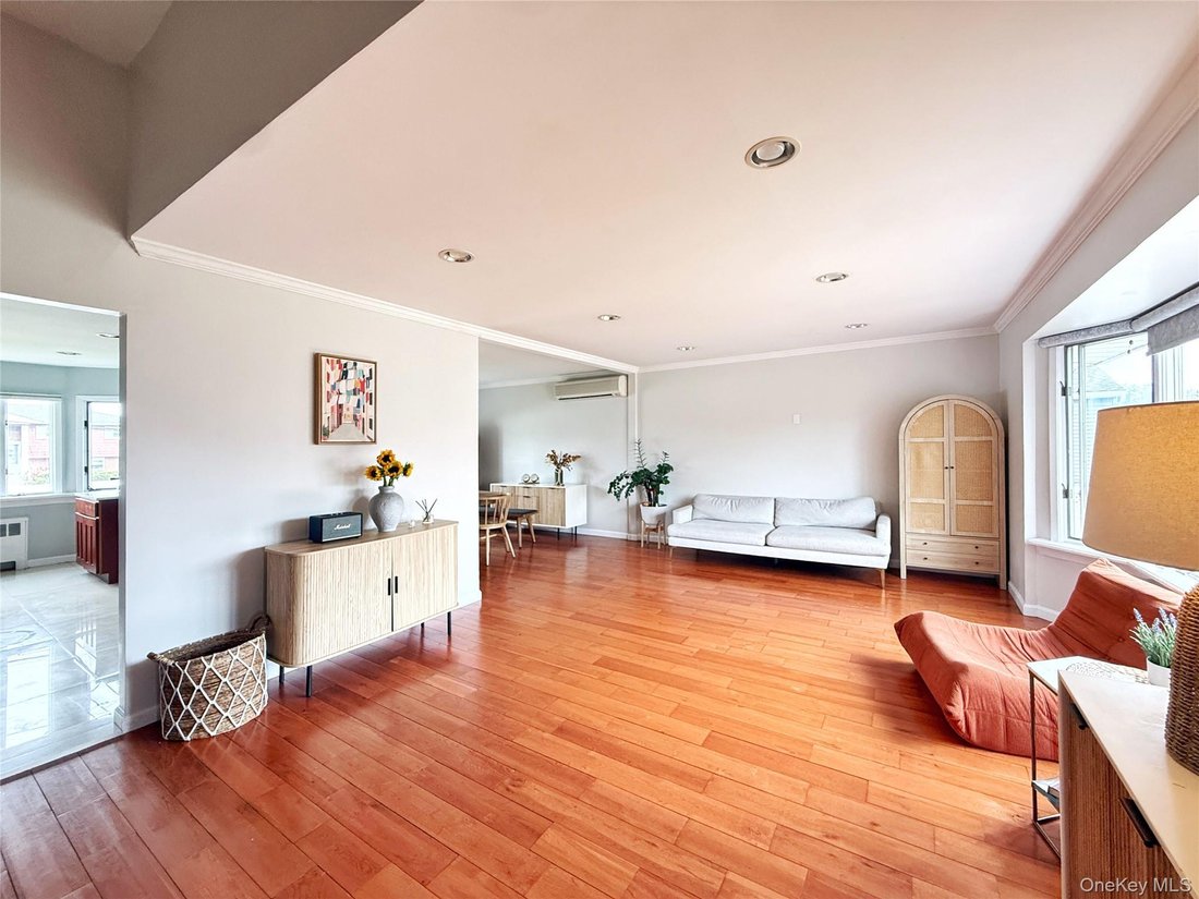 House in Syosset, New York, United States 2 - 18116296