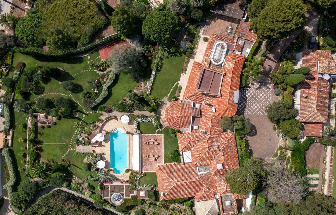 House in Saint Nicolas, Cannes, France 3 - 18115872