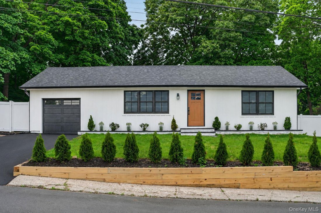 House in Halesite, New York, United States 2 - 18116295