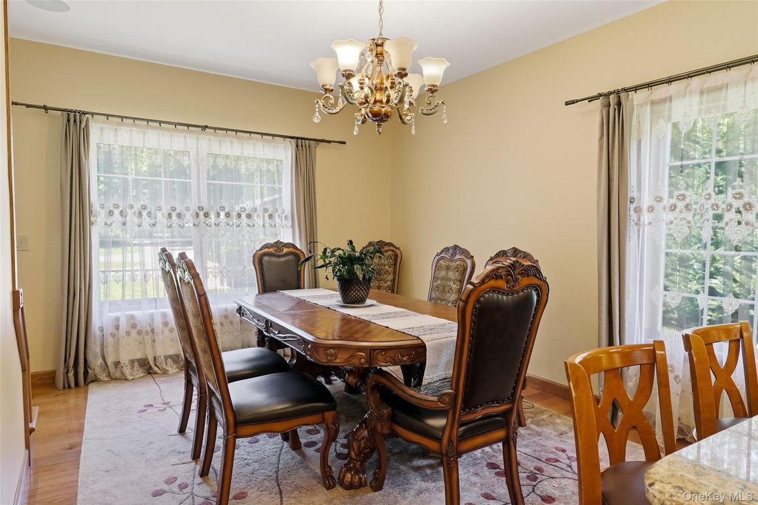 House in Smithtown, New York, United States 4 - 18116274