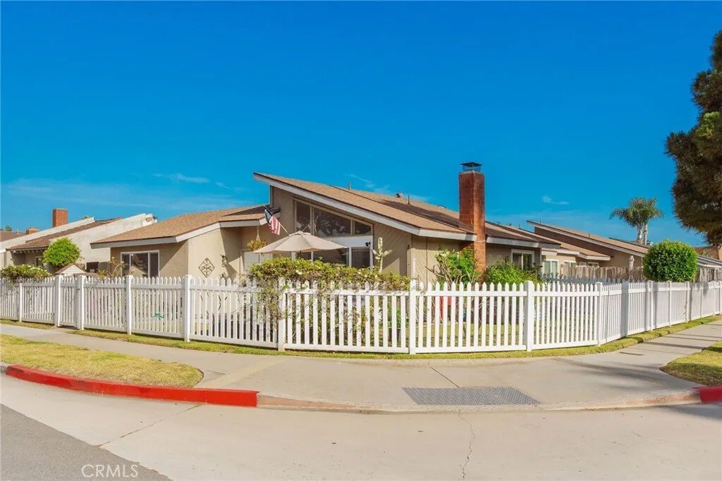 Huntington Beach, California, United States 2 - 18116340