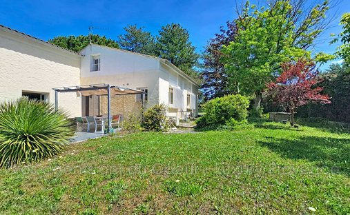 Villa in Bouc-Bel-Air, Provence-Alpes-Côte d'Azur, France 1