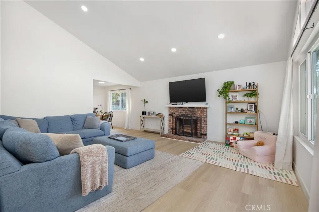 Huntington Beach, California, United States 5 - 18116340