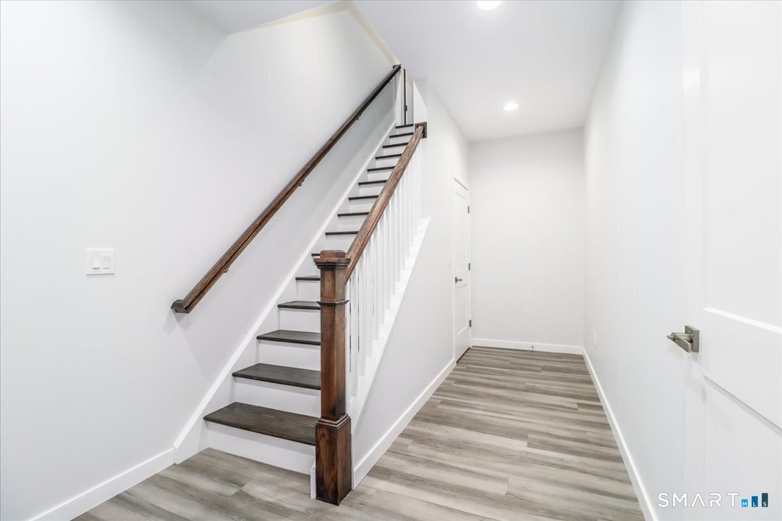 House in Bethel, Connecticut, United States 2 - 18116253