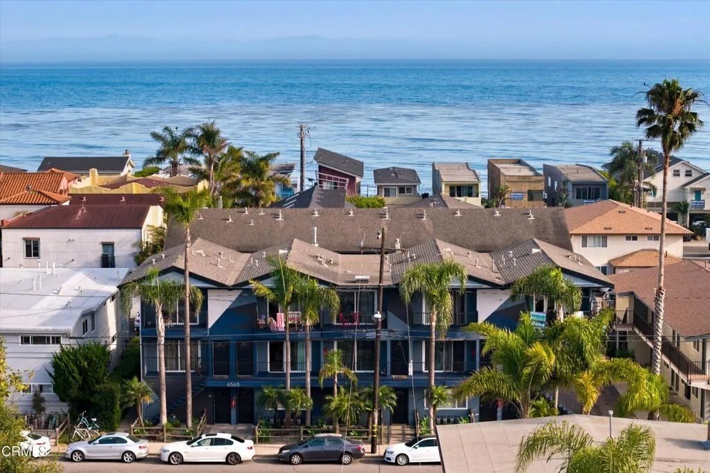 Goleta, California, United States 1 - 18116331
