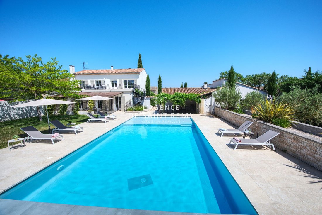 Villa in Saint-Rémy-de-Provence, Provence-Alpes-Côte d'Azur, France 2 - 15656905