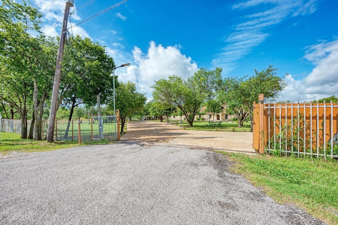 House in Coupland, Texas, United States 5 - 17683349