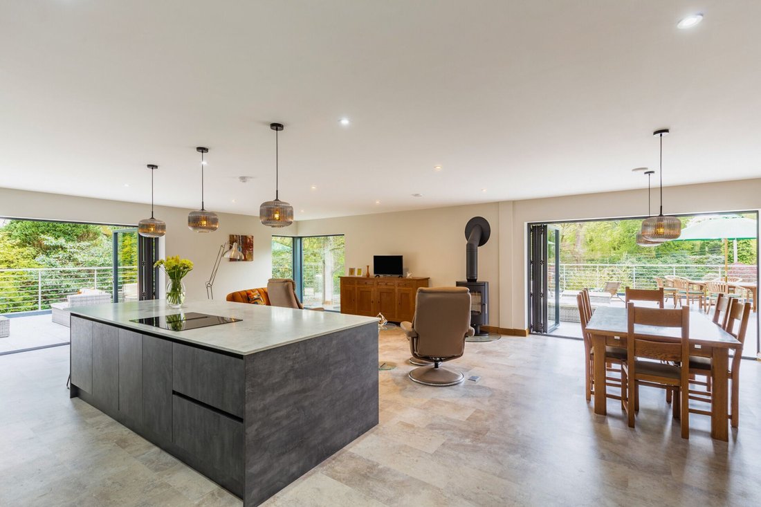 House in West Hill, England 3 - 18116455