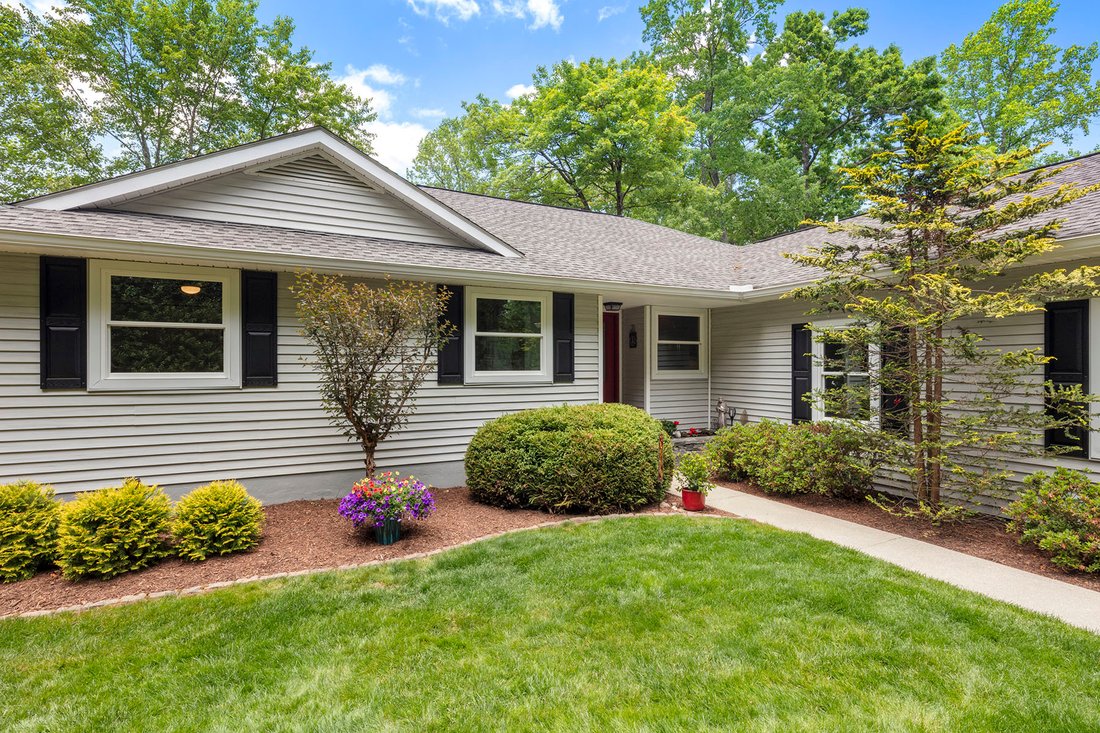 House in Hendersonville, North Carolina, United States 2 - 18117052