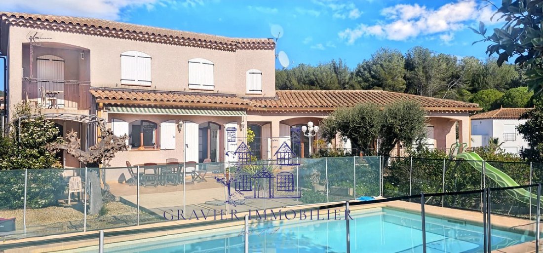 Villa in Saint-Cyr-sur-Mer, Provence-Alpes-Côte d'Azur, France 1 - 18116674