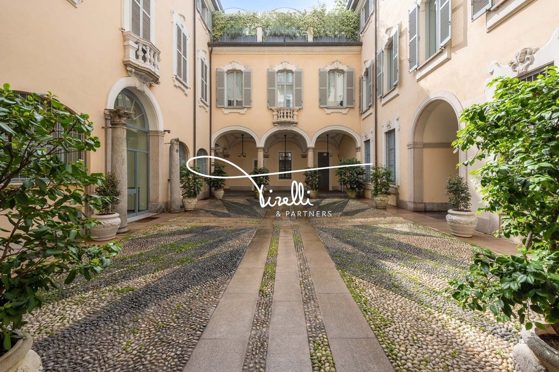 Apartment in Historic Center, Milan, Lombardy 1 - 18279298