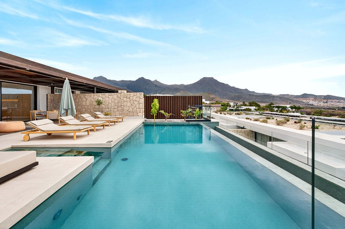 Villa in La Caleta, Adeje, Canary Islands 1 - 18117188