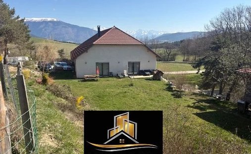 House in Saint-Martin-de-Clelles, Auvergne-Rhône-Alpes, France 1
