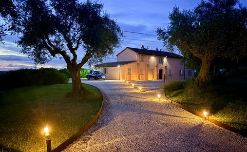 Casa di campagna a Cartoceto, Marche, Italia 1