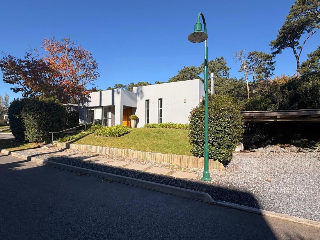 House in Punta del Este, Maldonado Department, Uruguay 1 - 17993181