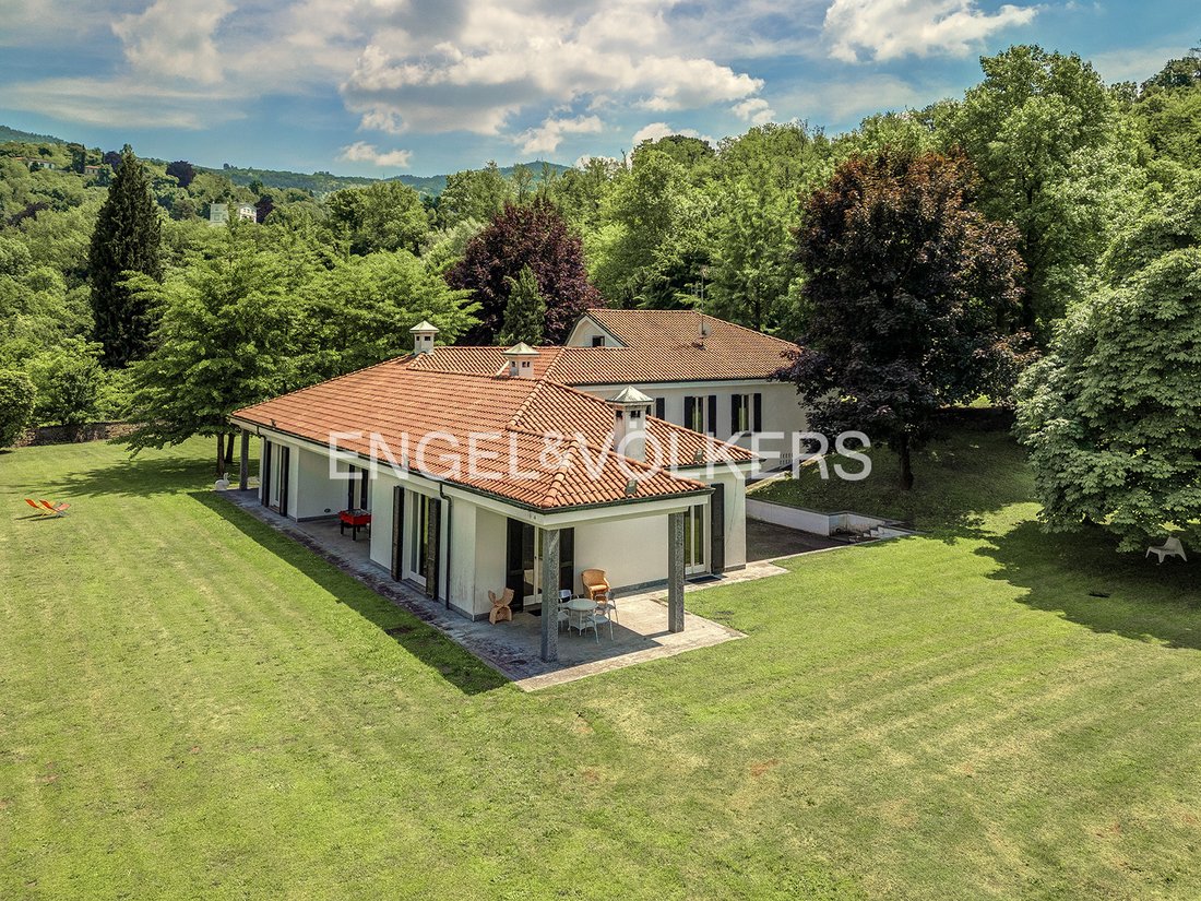 Villa in Oggiono, Lombardy, Italy 1 - 18117844