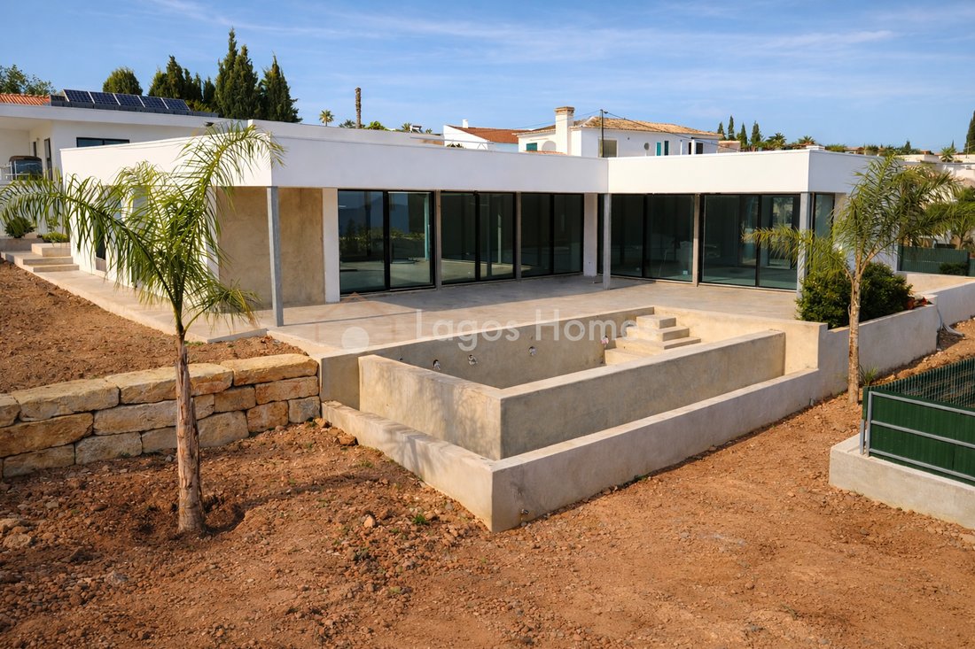 Villa in Mexilhoeira Grande, Algarve, Portugal 1 - 17532715