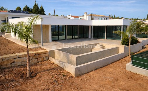 Villa in Mexilhoeira Grande, Algarve, Portugal 1