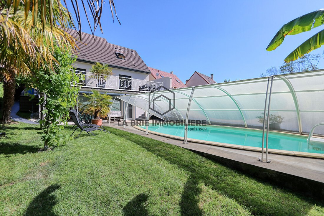 Villa in Périgny, Ile-de-France, France 1 - 18117396