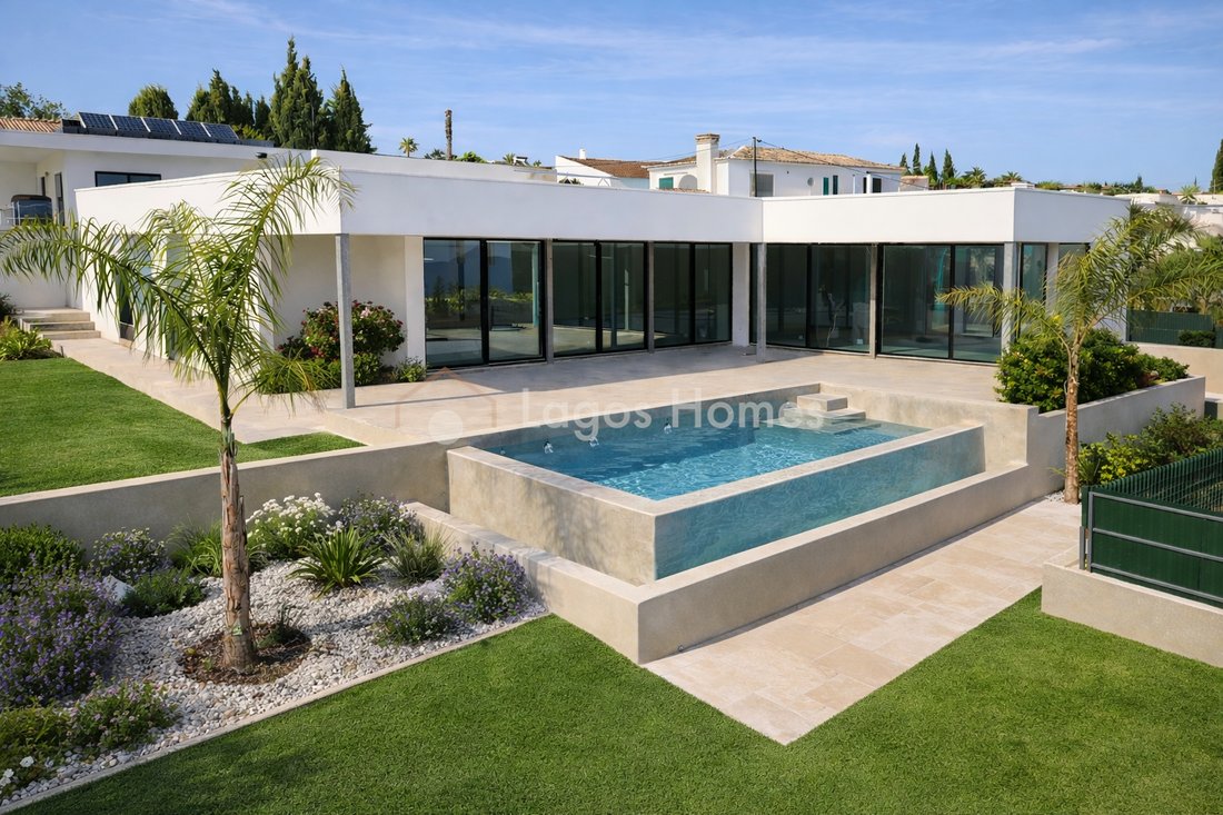 Villa in Mexilhoeira Grande, Algarve, Portugal 2 - 17532715