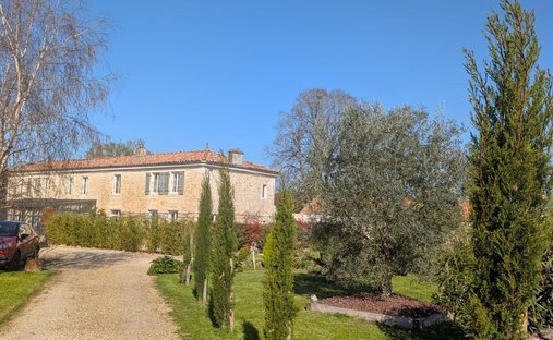 House in Saint-Simon-de-Pellouaille, Nouvelle-Aquitaine, France 1