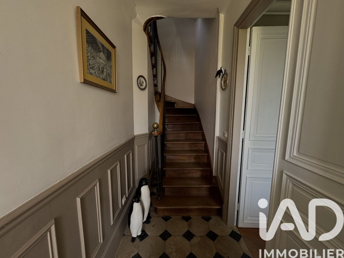 House in Fontainebleau, Ile-de-France, France 3 - 18120318
