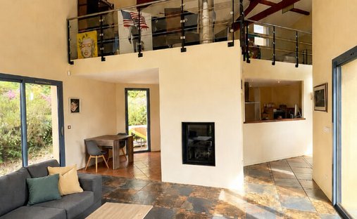 Villa in Saint-Laurent-d'Oingt, Val d'Oingt, France 1