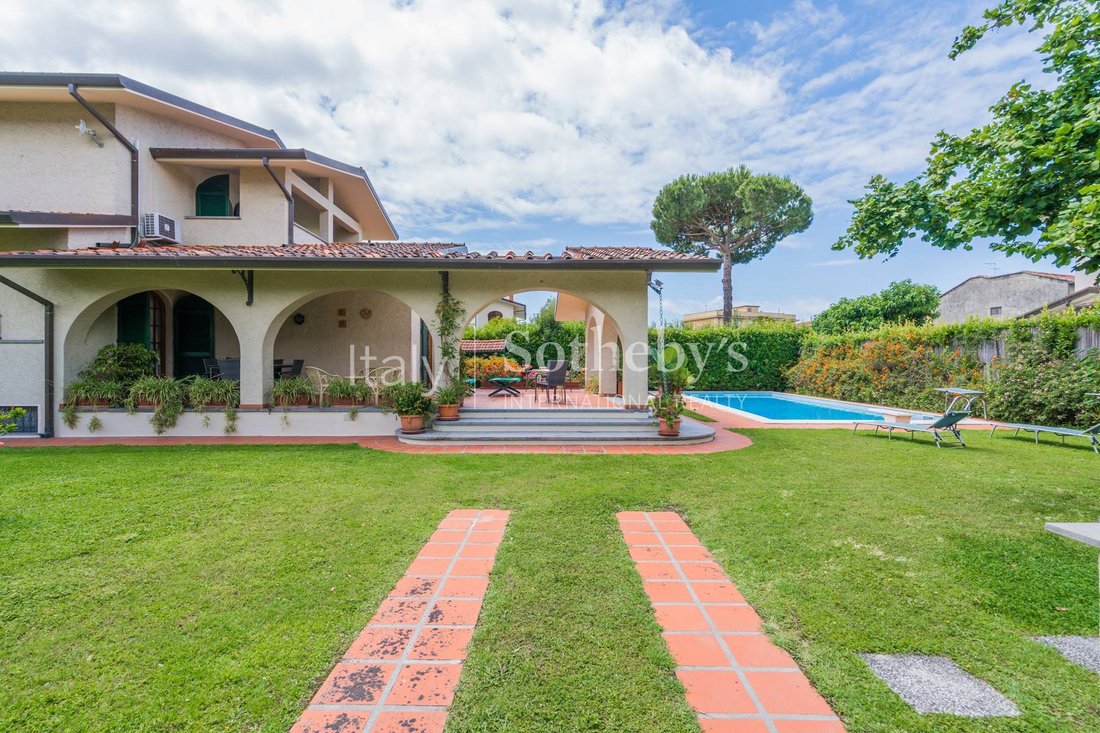 House in Caranna-Vaiana, Forte dei Marmi, Tuscany 3 - 17083761