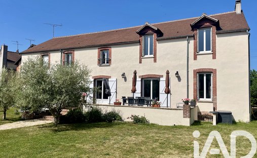 House in Montereau-Fault-Yonne, Ile-de-France, France 1