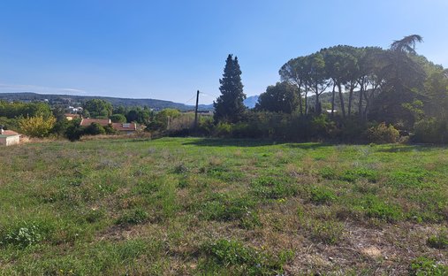 Land in Granettes-Jauberte-Sainte Anne, Aix-en-Provence, France 1
