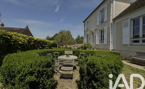 House in Fontainebleau, Ile-de-France, France 1