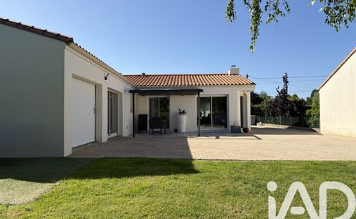House in Nord, Basse-Goulaine, France 1