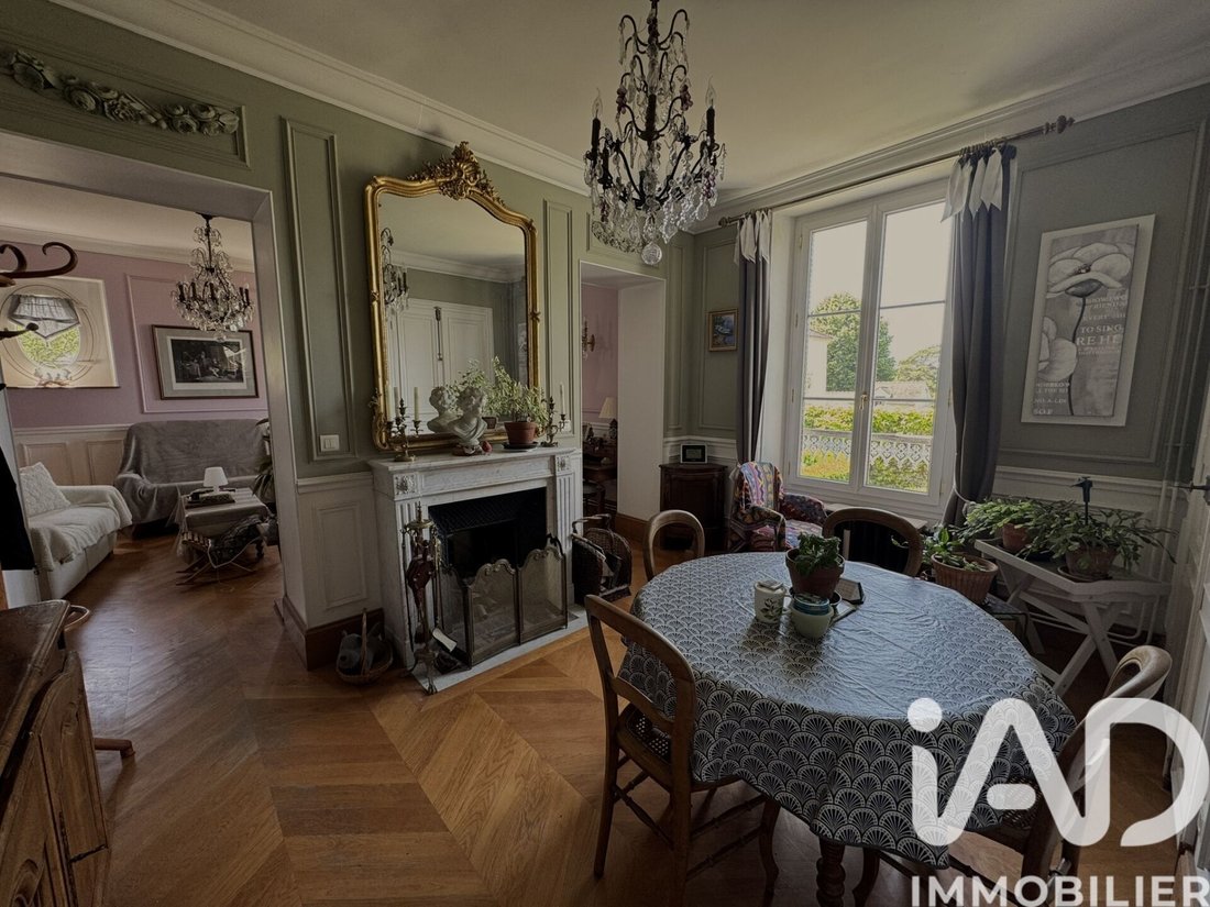 House in Fontainebleau, Ile-de-France, France 4 - 18120318
