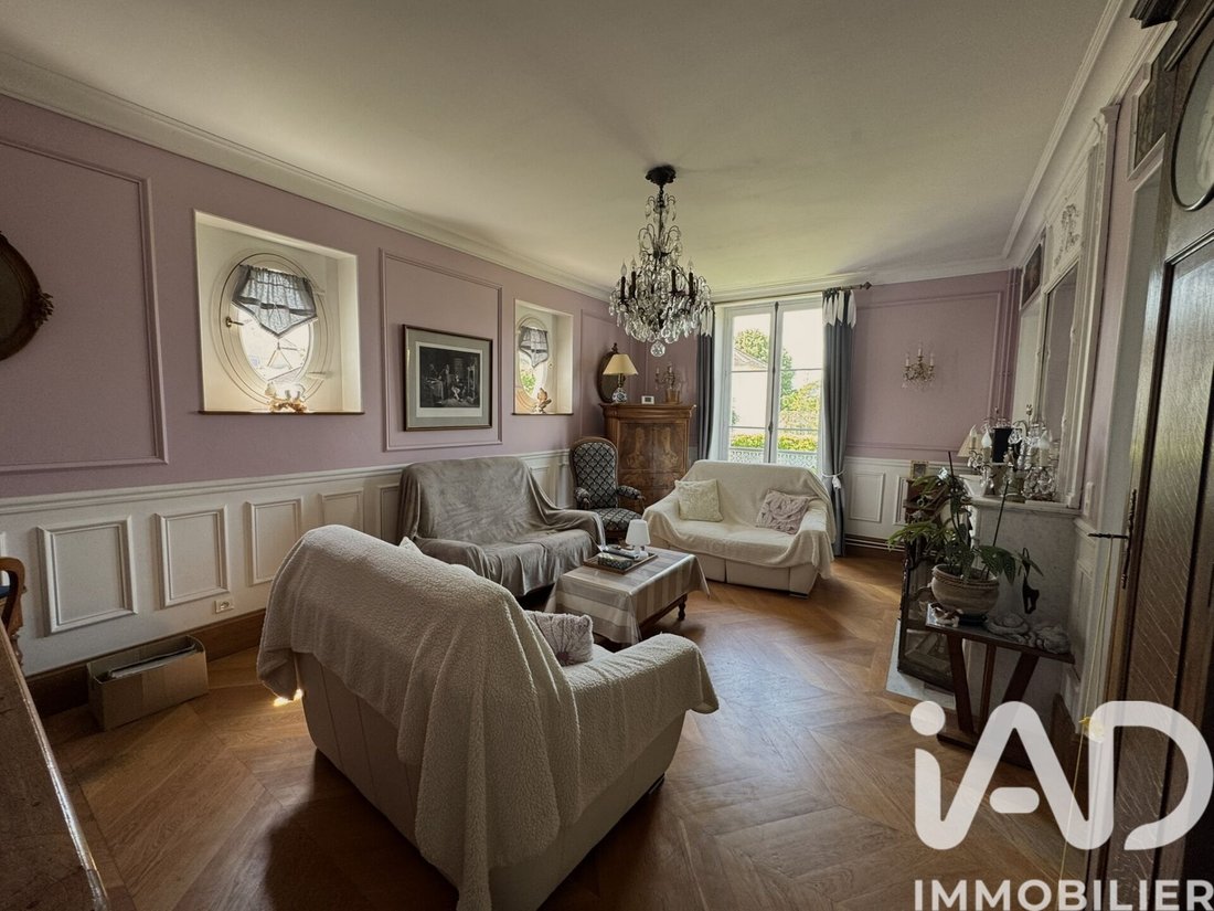 House in Fontainebleau, Ile-de-France, France 5 - 18120318